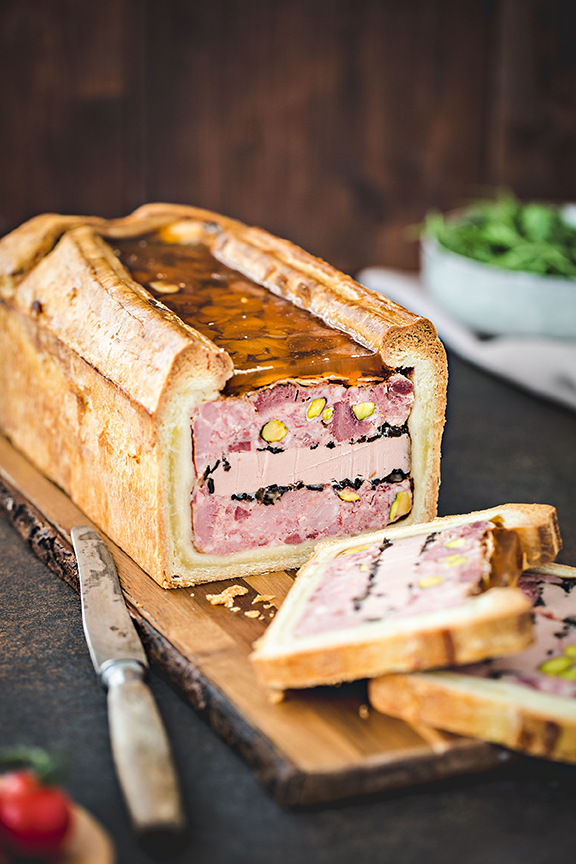 L'assemblage du pâté-croûte de Mamily